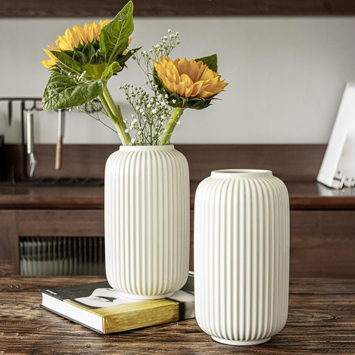 Jarrón de Cerámica Blanco Acanalado de 20 cm para Decoración del Hogar