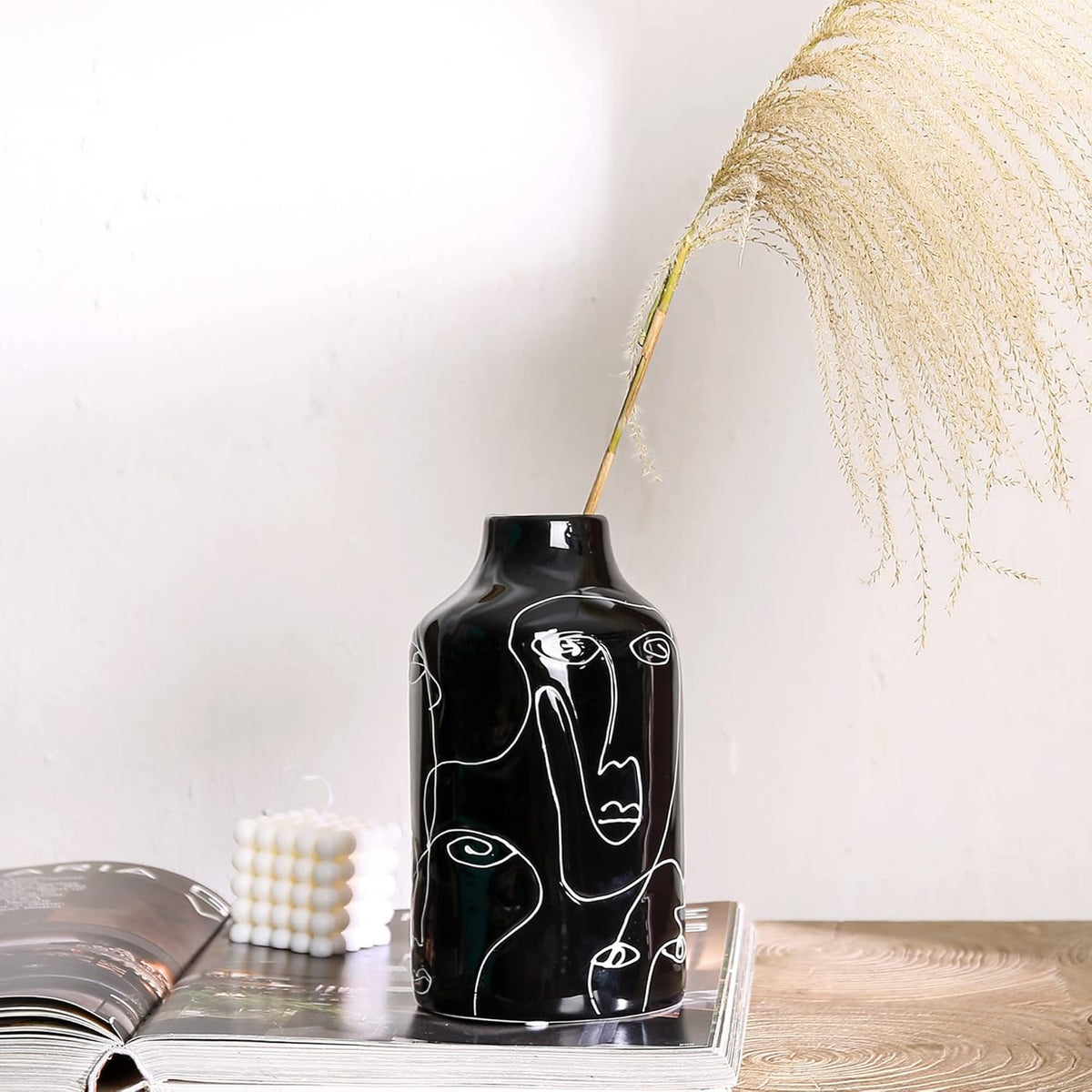 Jarrón de Cerámica Negro con Diseño Abstracto para Decoración del Hogar y la Oficina